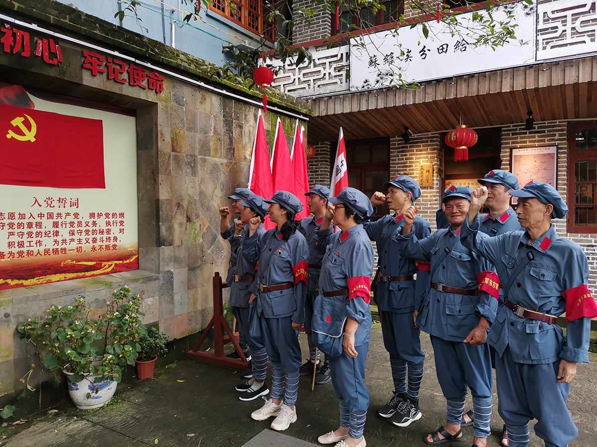 虹潤公司黨支部組織開展“尋找紅色足跡，牢記初心使命”主題黨日活動