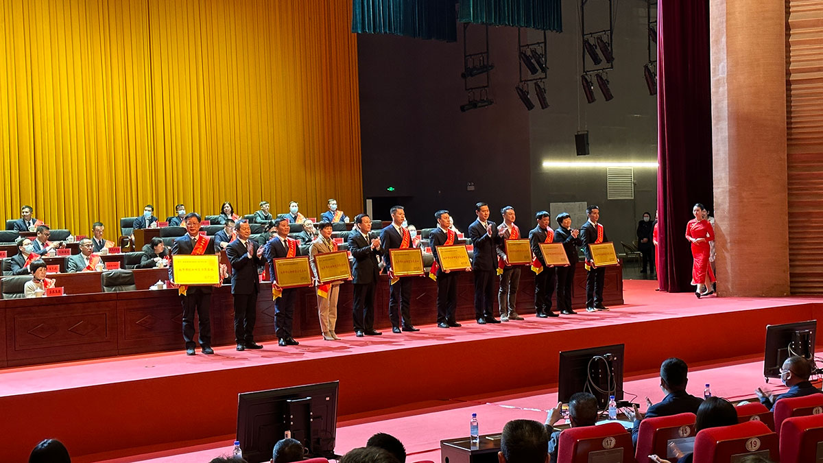 虹潤(rùn)公司榮獲南平市創(chuàng)新轉(zhuǎn)型示范企業(yè)